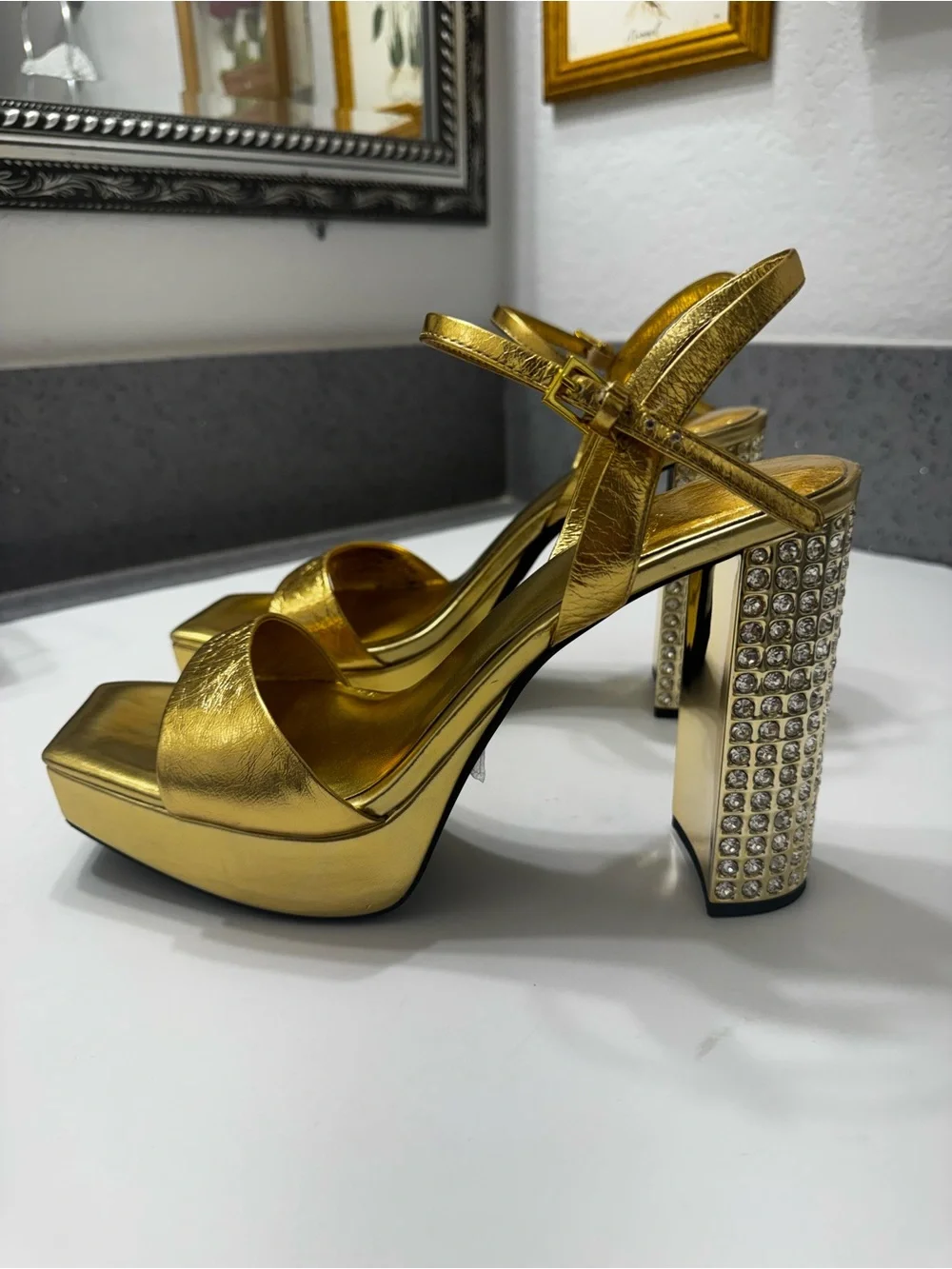 Jeffrey Campbell Dias Sandal Gold Metallic Crystal Detail Platform Sz 10